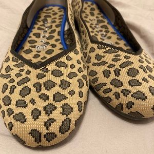 Rothy's Flats Leopard/Cheetah print shoes 8.5 Wide size